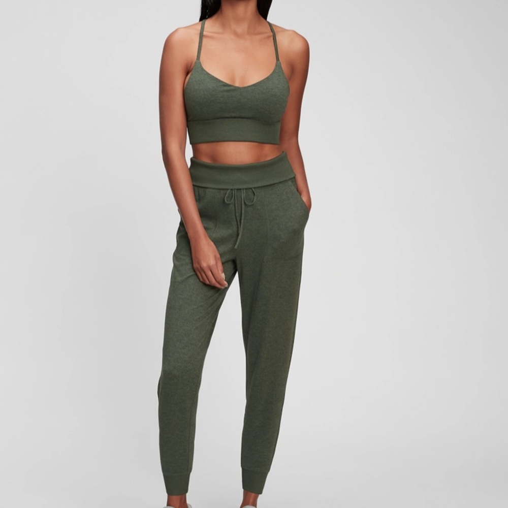 gapfit brushed tech jersey joggers and top (set)
